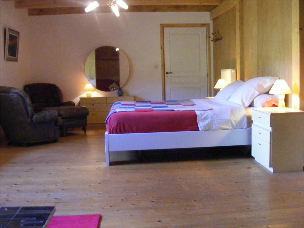 Les Grandes Fontaines Bed & Breakfast La Longine Екстериор снимка